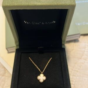 VAN CLEEF & ARPELS Sweet Alhambra Necklace